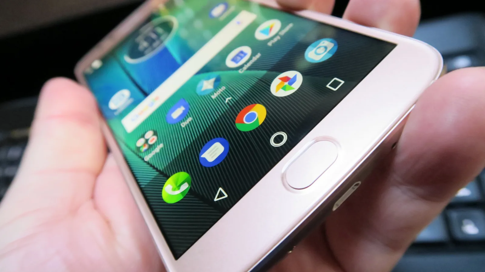 Motorola Moto G5S Plus: Baterie cu peste o zi de utilizare standard