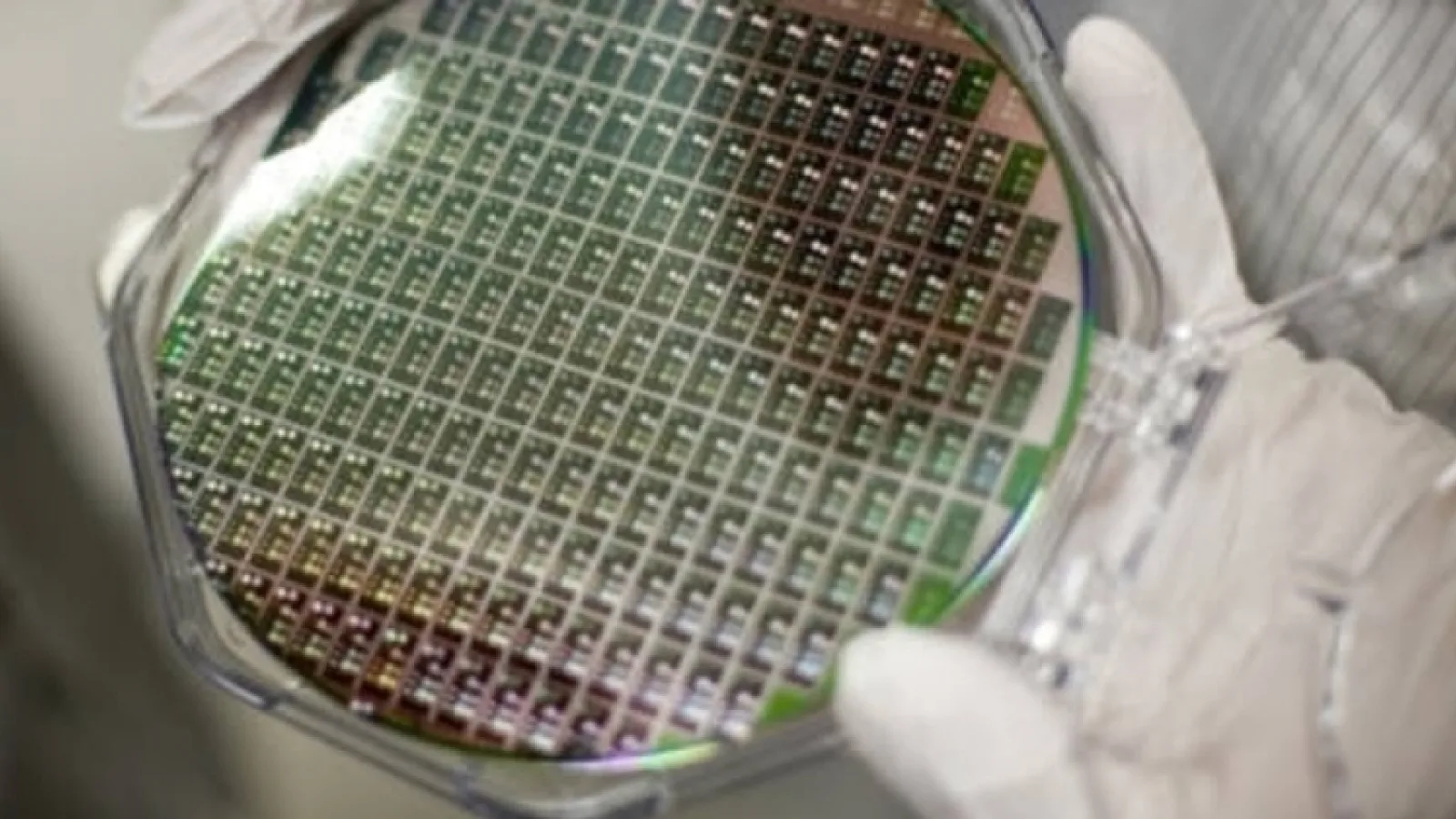 Samsung este acum cel mai mare producător de chip-uri din lume, depăşindu-i pe cei de la Intel
