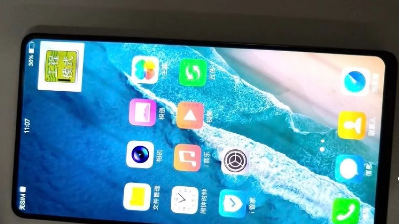 Un misterios smartphone Vivo apare în fotografii pe Weibo; Are ecran 18:9 și aduce cu Xiaomi Mi Mix 2