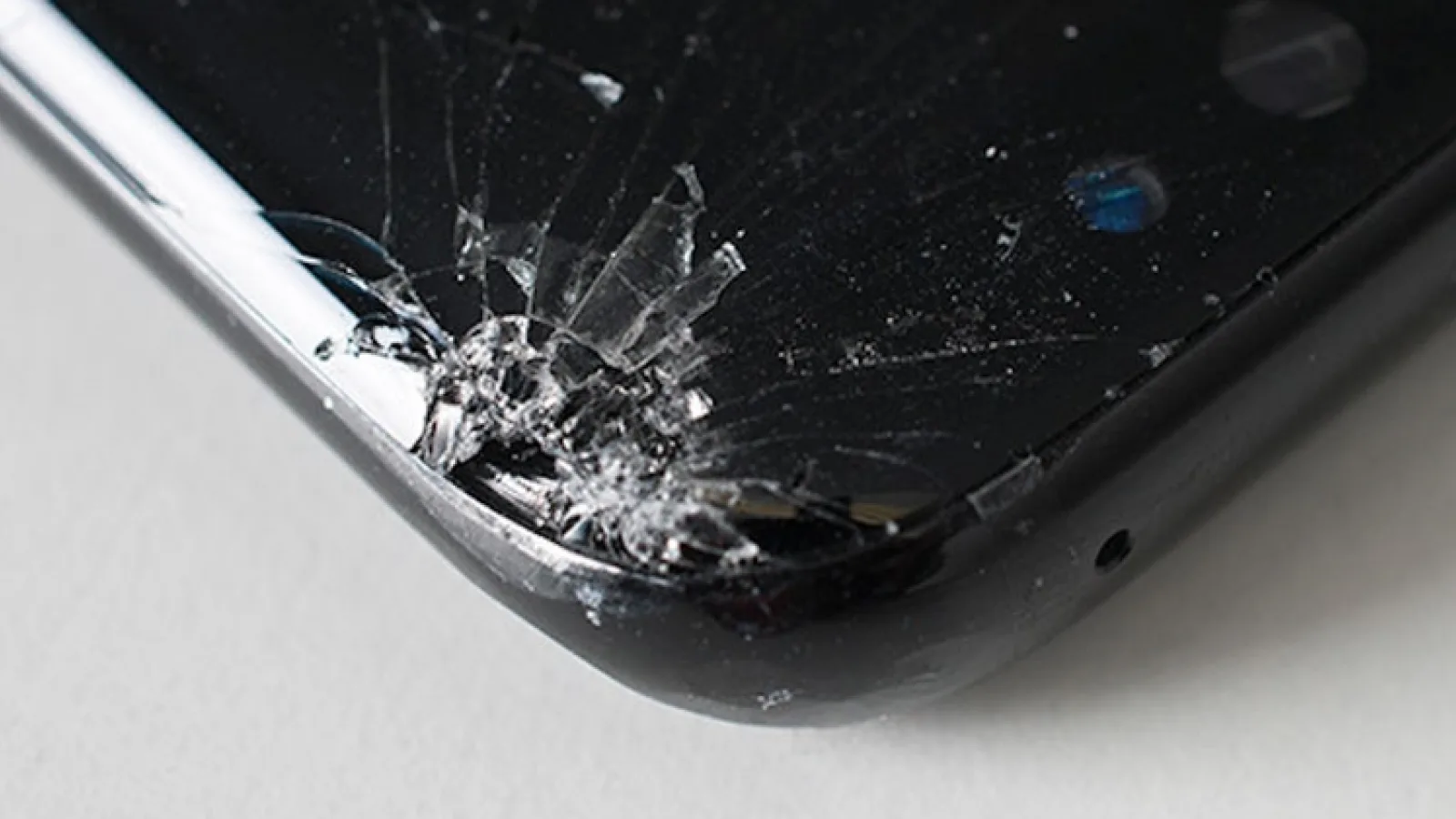 Ecrane de smartphone-uri acoperite cu diamant: găselnița anului 2019