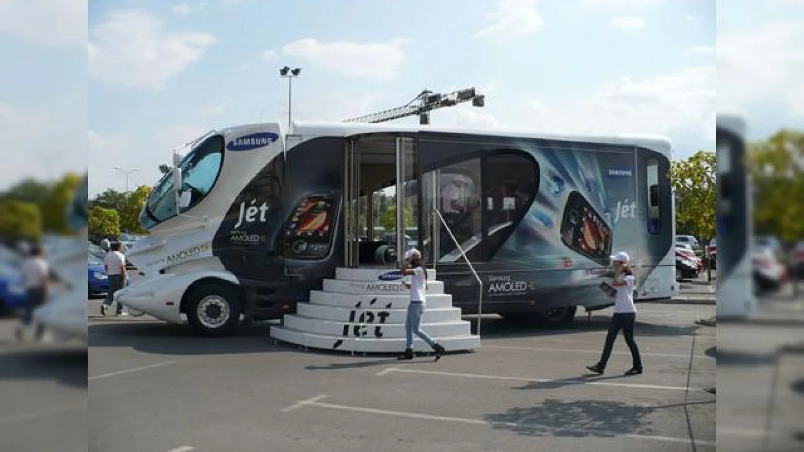 Caravana Samsung Mobile poposeste la Bucuresti: cele mai noi terminale, concursuri si divertisment digital