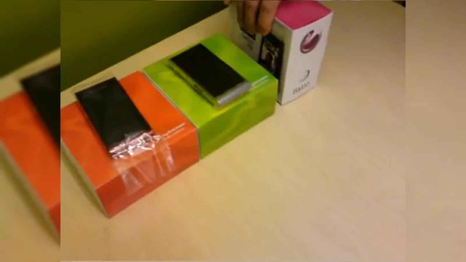 Sony Ericsson Satio, scos din cutie in fata camerei (Video)