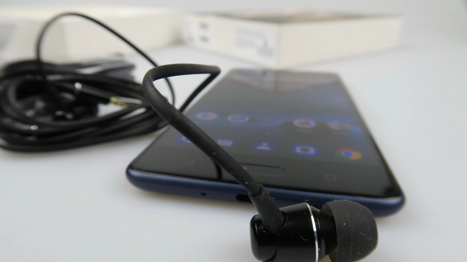 Nokia 8: Multimedia cu volum gigantic, păcat că nu avem difuzoare stereo