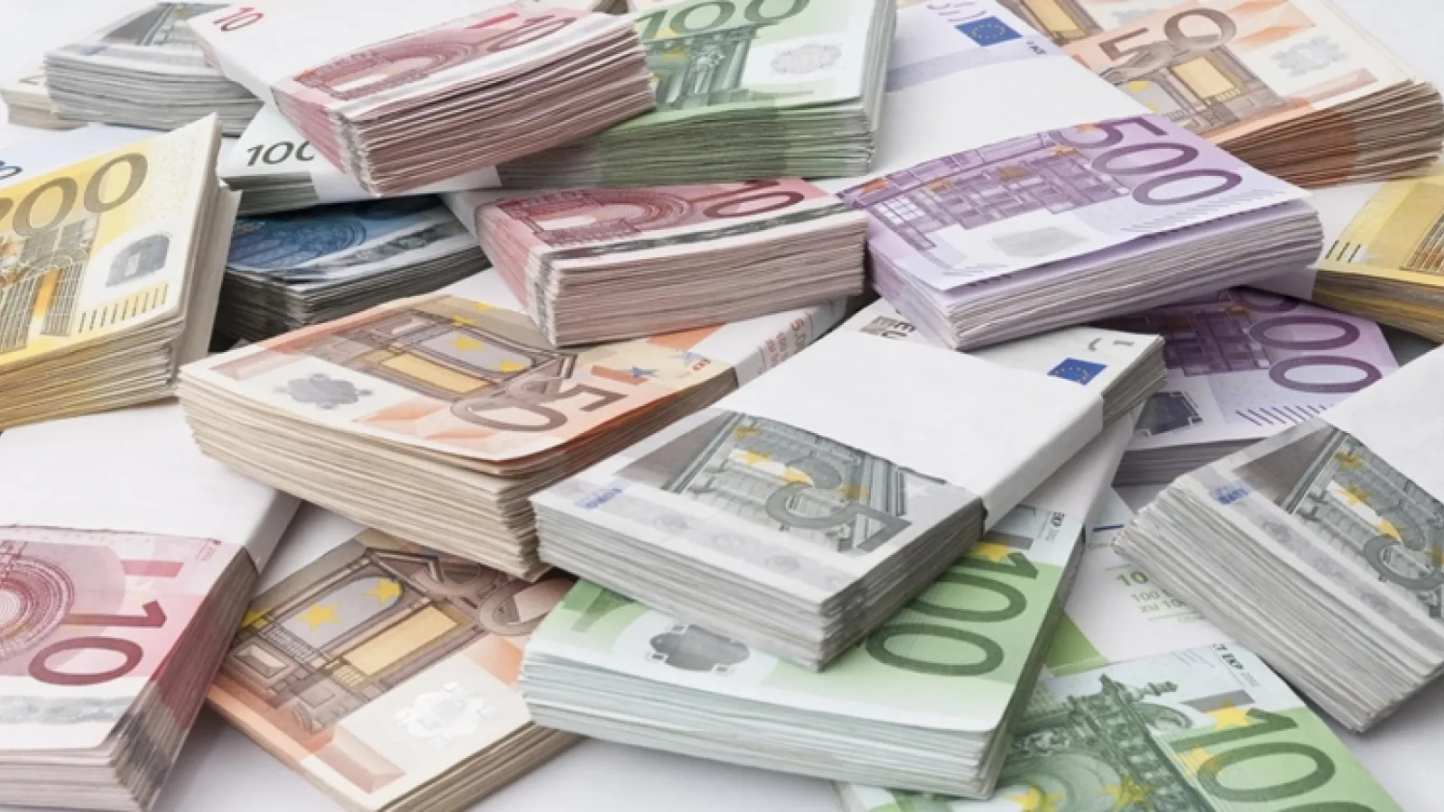 ANAF recuperează 85.000 euro de la românii ce au fentat plata de TVA și taxe vamale pentru produsele achiziționate din afara UE