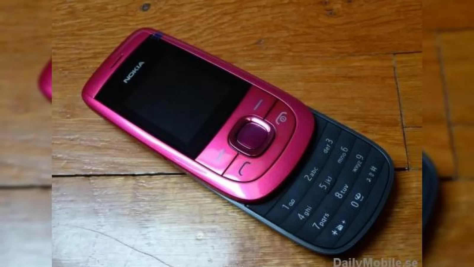 Nokia 2220 slide, intr-o galerie foto scapata in premiera pe web