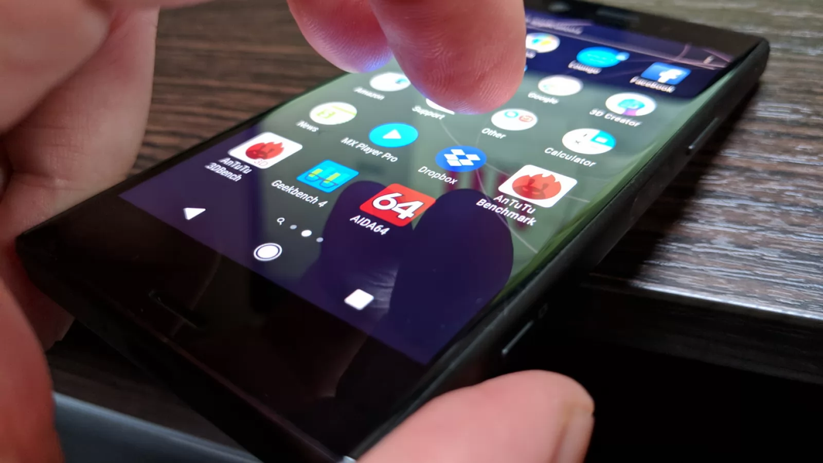 Sony Xperia XZ1 Compact: Benchmark-uri excelente pentru acest micuţ