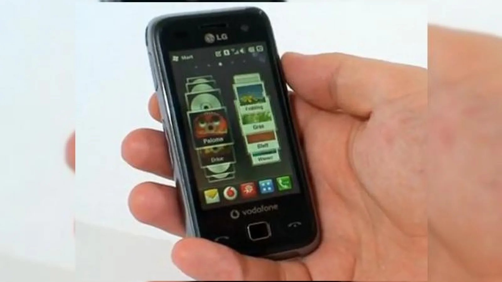 LG GM750, analizat intr-o recenzie video; disponibil prin Vodafone