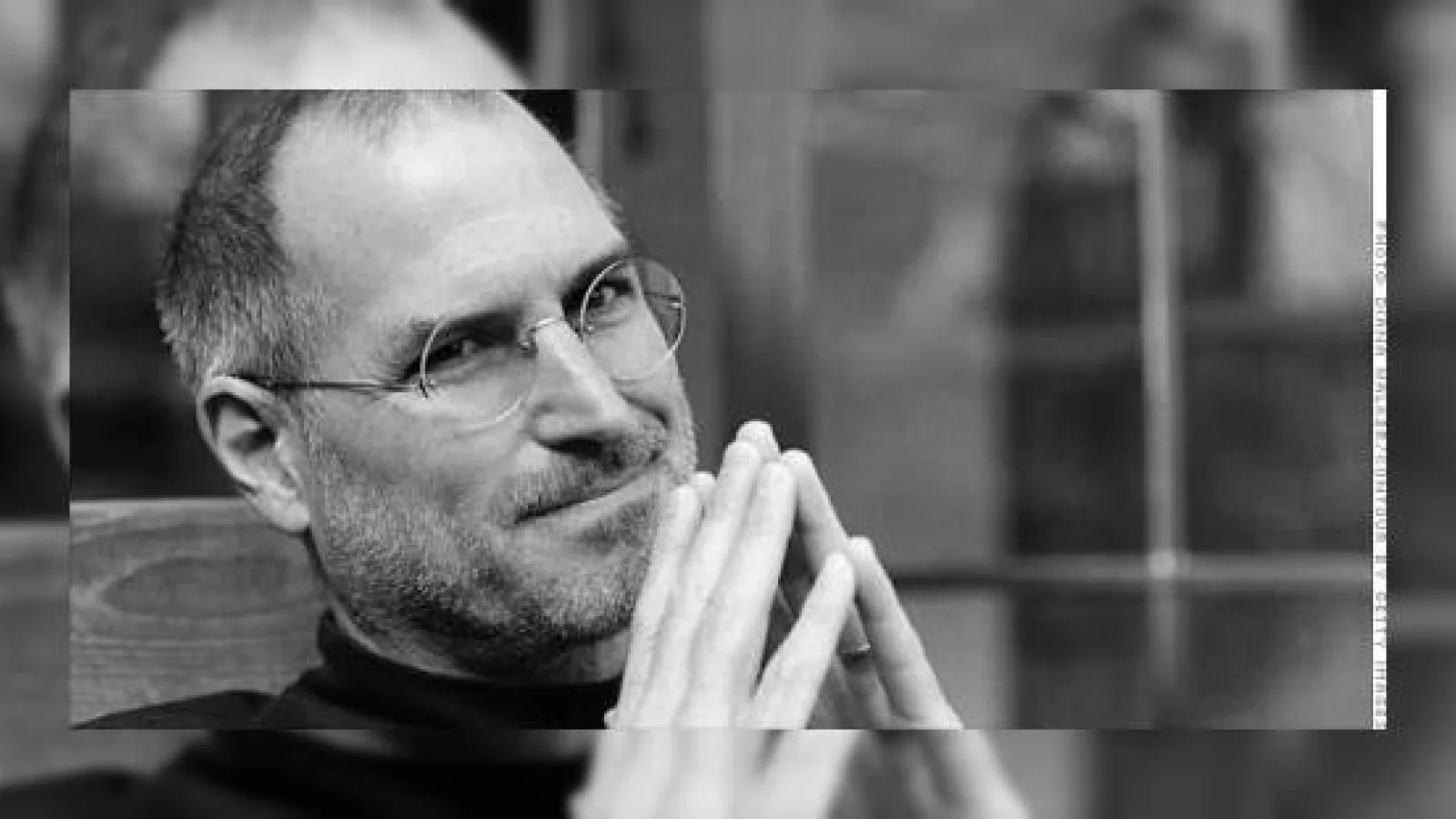 Steve Jobs declarat CEO-ul deceniului; iPhone declarat cel mai prost telefon!