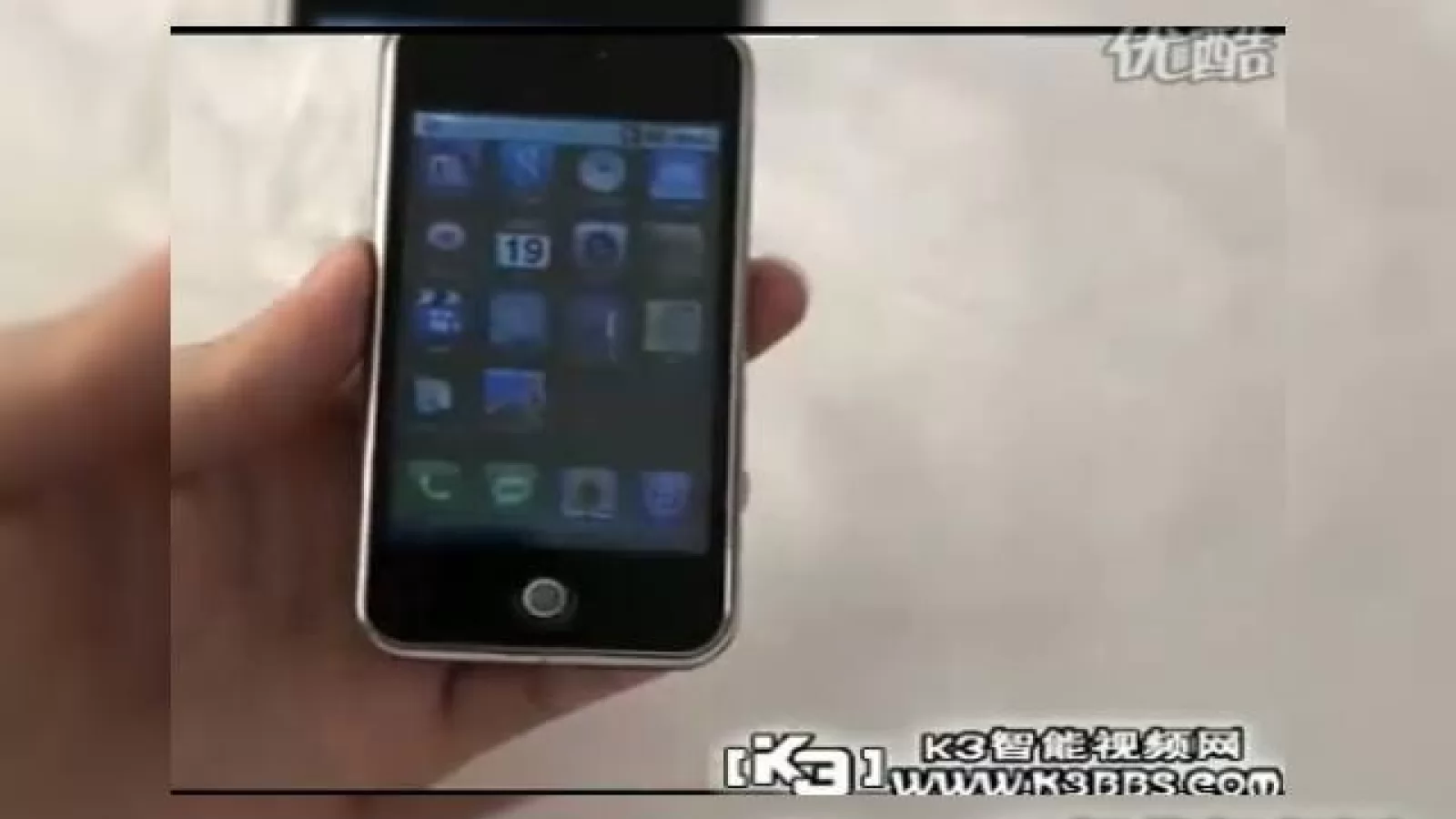APhone A6, clona de iPhone care ruleaza Android (Video)