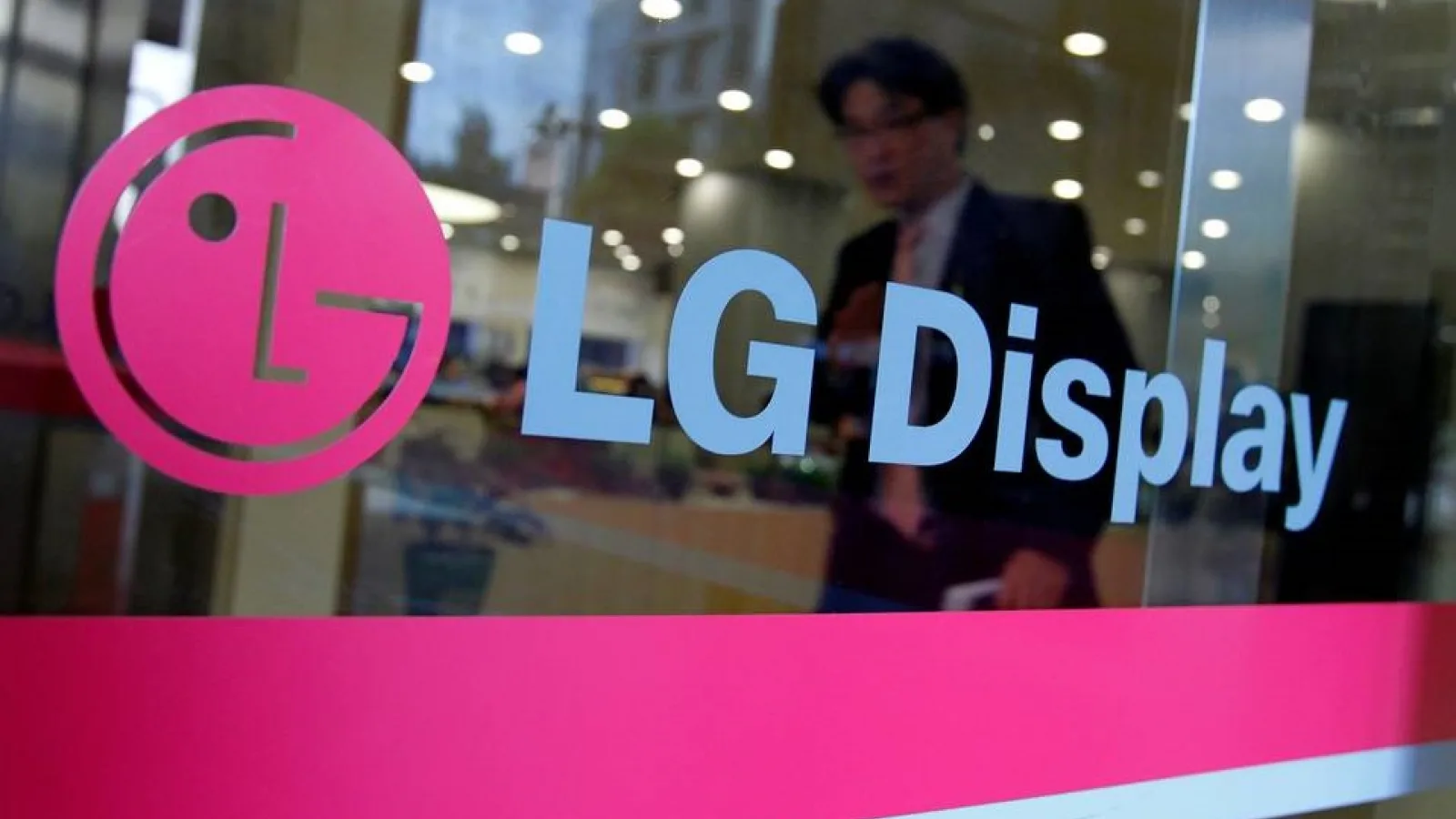 LG brevetează un modul de ecran edge-to-edge propriu, cu decupaj minim