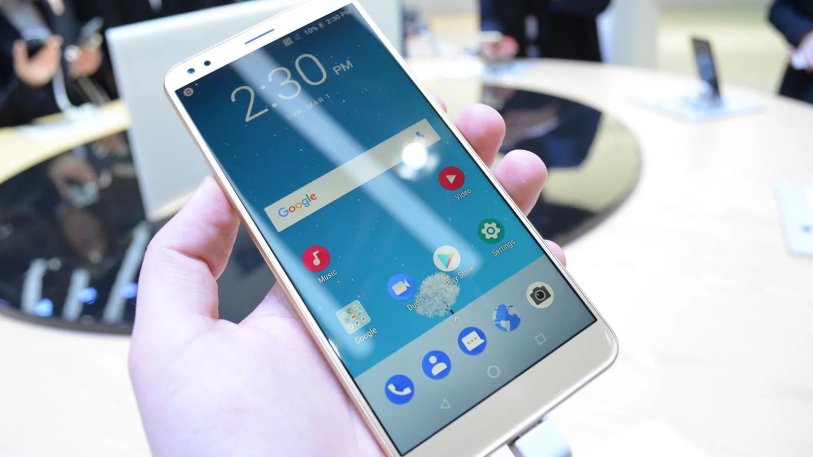 MWC 2018: ZTE Blade V9 prezentare hands-on - reîncarnarea unui Honor 8/ Honor 9 într-un format nou (Video)