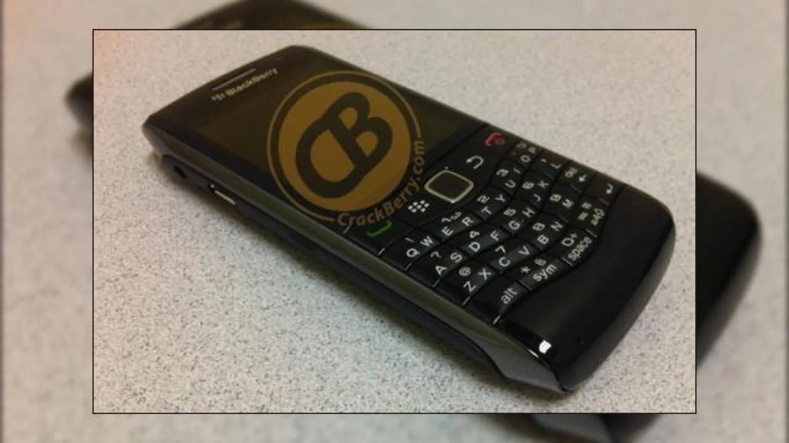 BlackBerry Pearl 9100 fotografiat de Crackberry.com