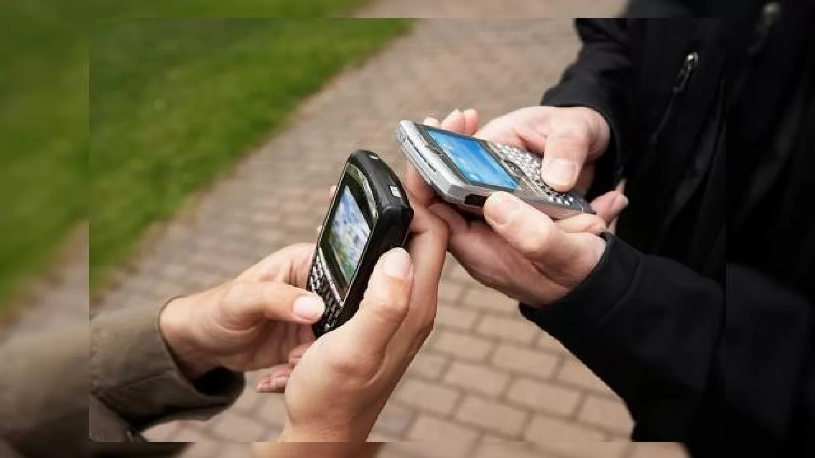 Internetul mobil va fi accesat de unul din trei romani in 2010, conform unui studiu Voxline