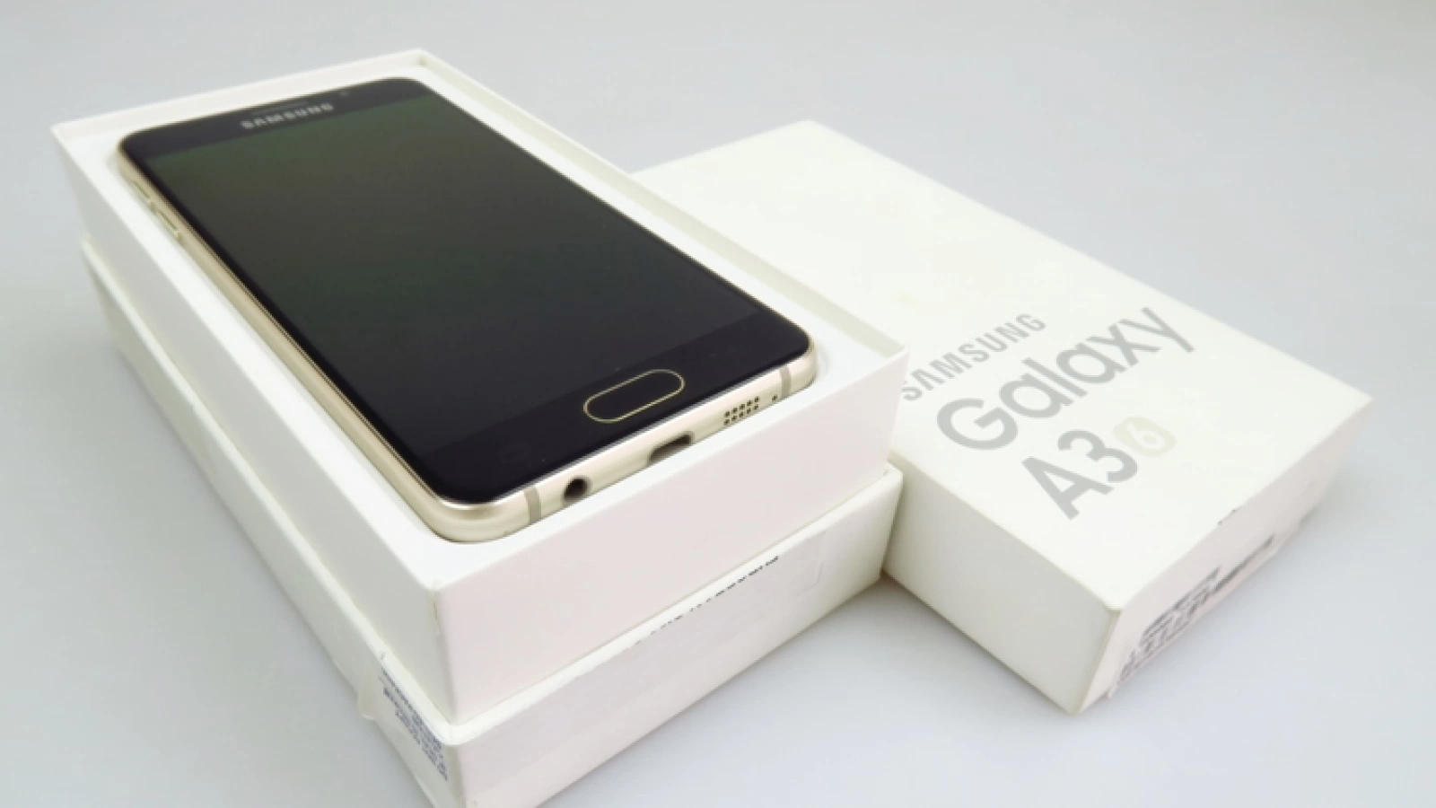 Suportul software pentru smartphone-urile Samsung Galaxy A3, J1 și J3 (variantele 2016) ia sfârșit