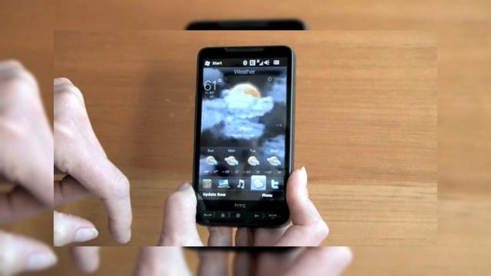 HTC HD2, analizat de specialisti, considerat un smartphone excelent (Video)
