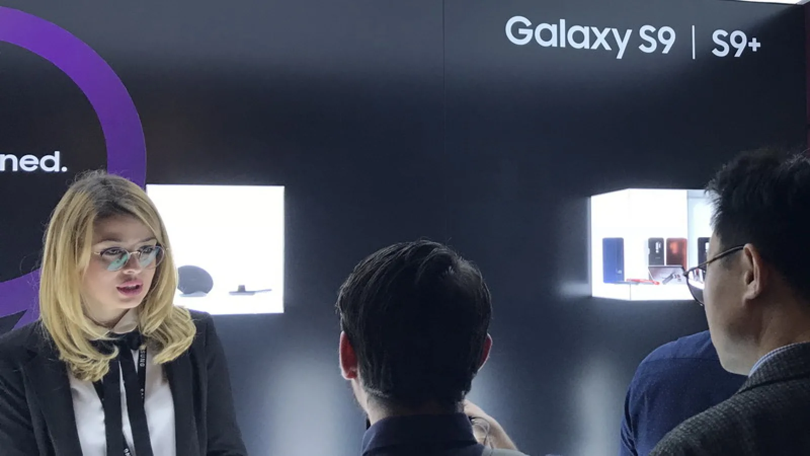 Samsung Galaxy S9 a debutat în România printr-un eveniment local fastuos, cu un concert al unei trupe via AR Emoji