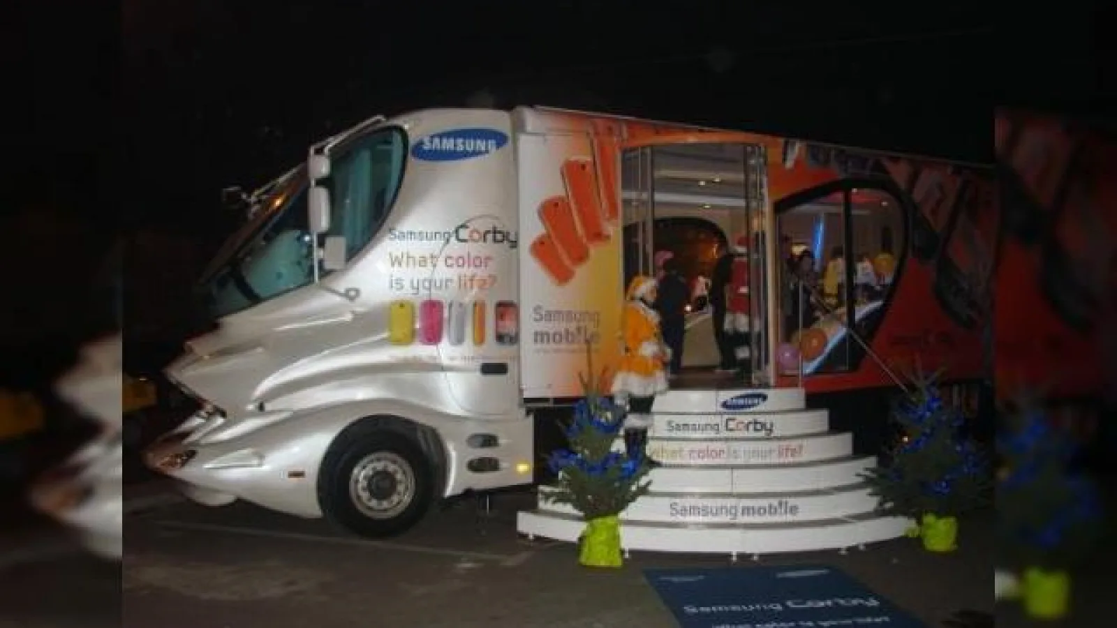 Caravana Samsung Mobile premiaza DJ-ul din tine cu un Corby