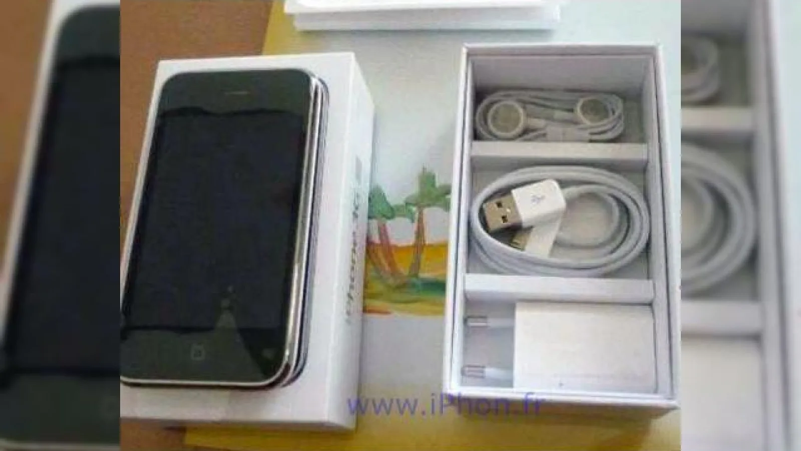 Noul incarcator pentru iPhone 3GS, in varianta de Craciun