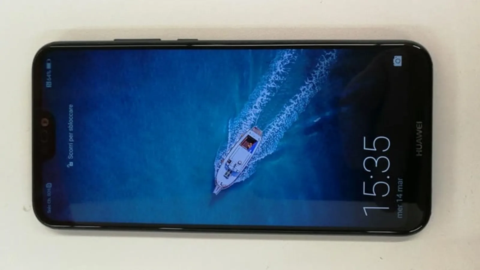 Huawei P20 Lite apare pe rafturile unui magazin din Italia; Primeşte un hands-on (Video)