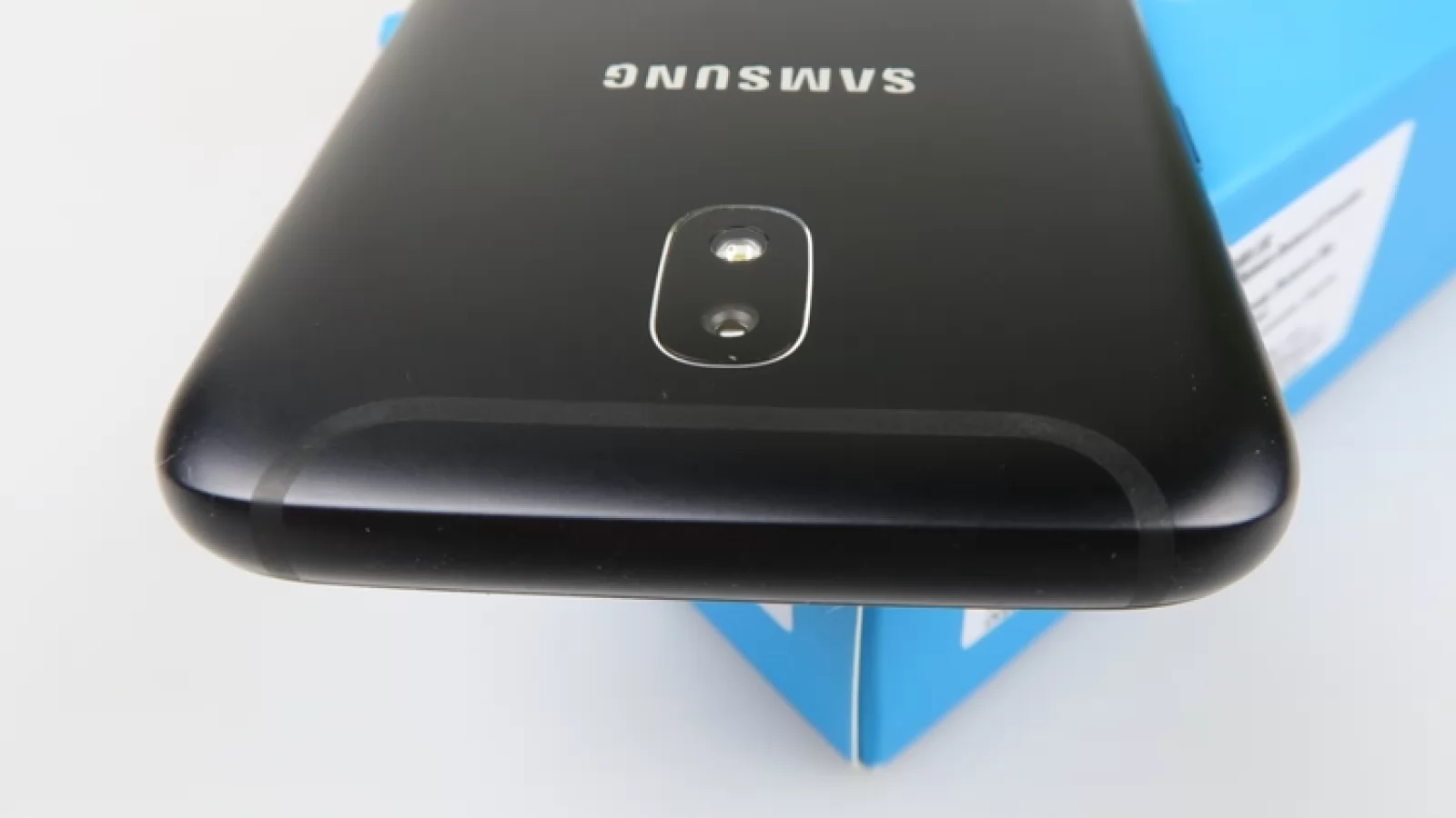 Samsung înregistrează denumirile Galaxy J3 Orbit și Galaxy J7 Crown în SUA