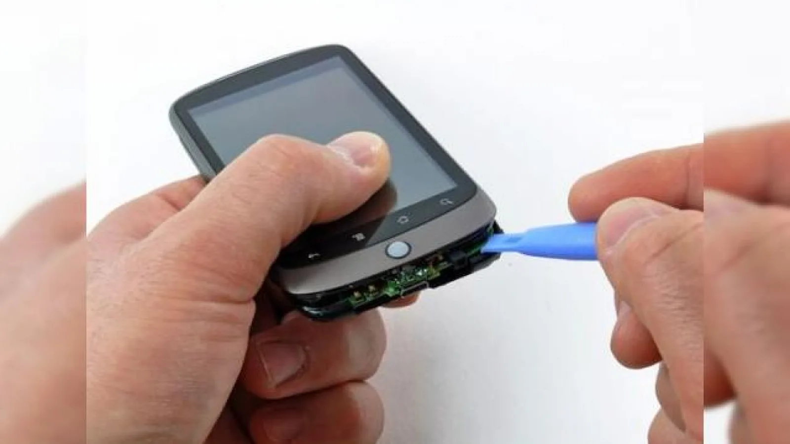 Nexus One, telefonul Google disecat pentru public