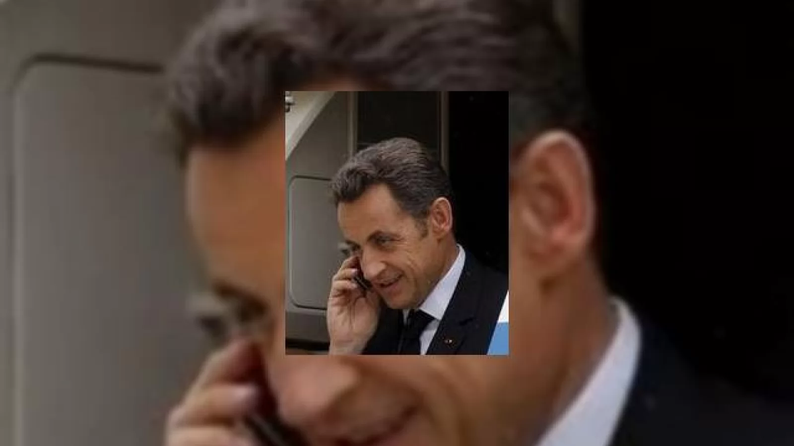 Presedintele francez Sarkozy primeste un mobil criptat, renunta la BlackBerry