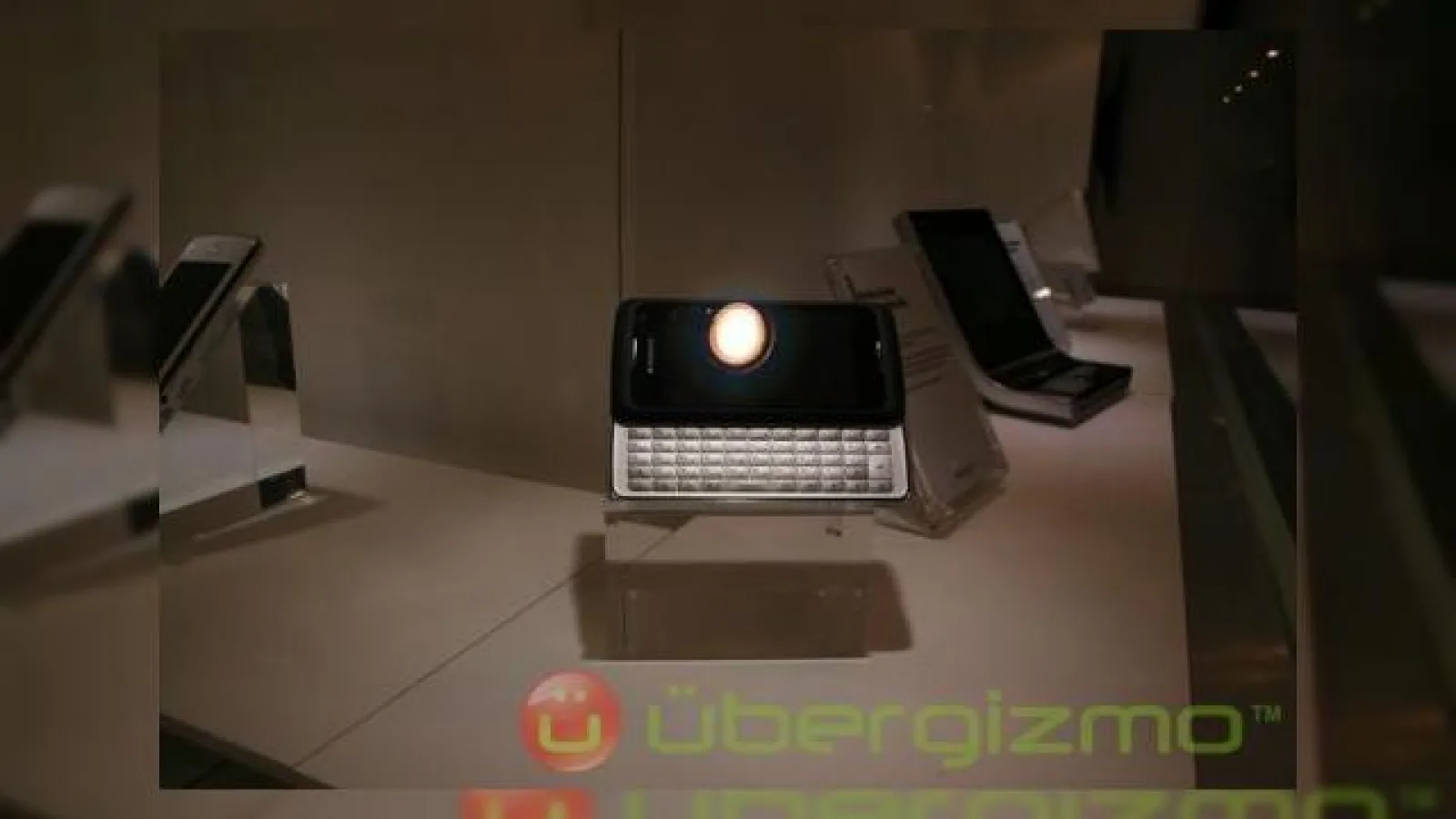 CES 2010: Identity prezinta un prototip de telefon-MID