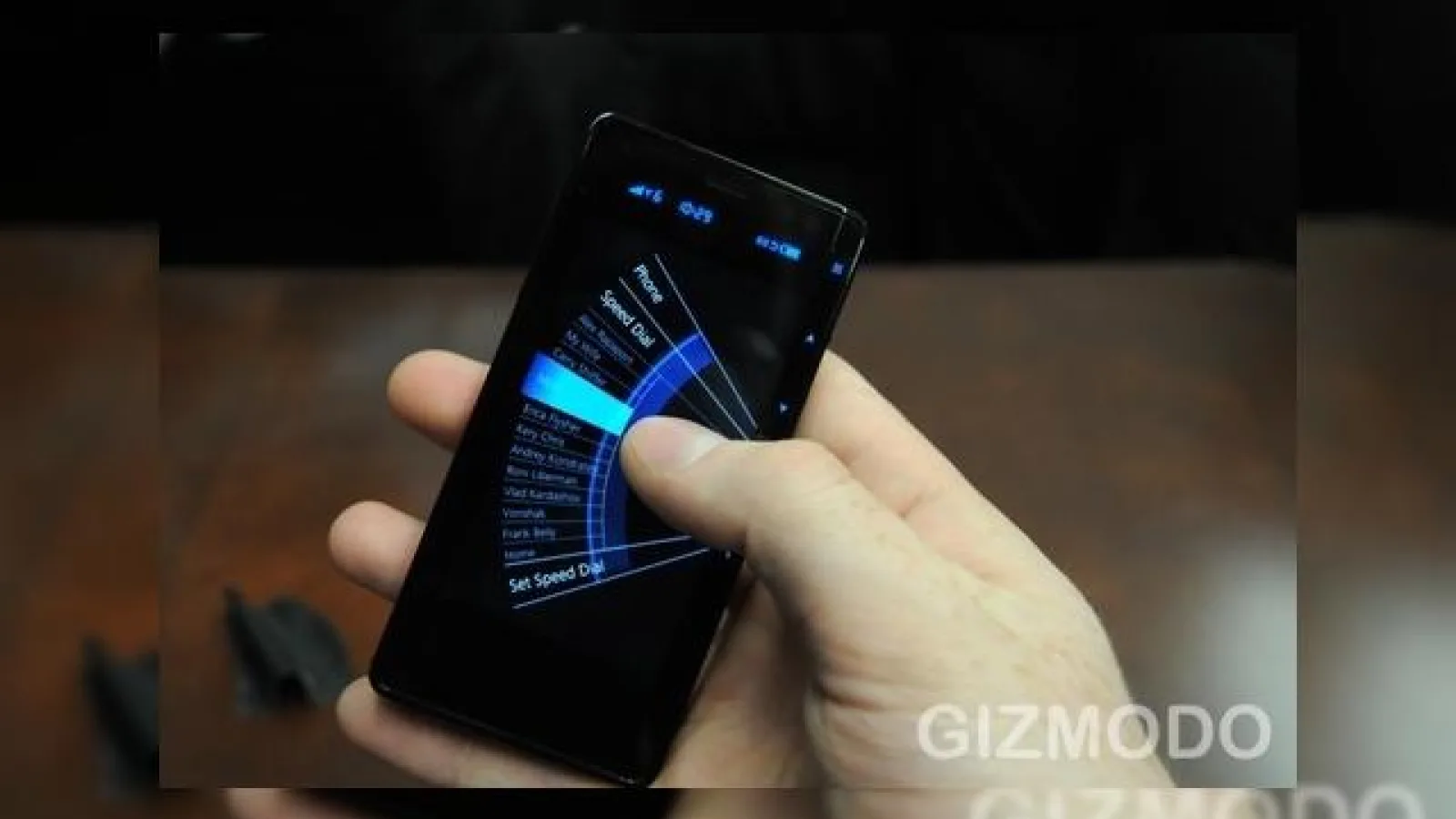 CES 2010: Smartphone-ul Else Emblaze, testat de Gizmodo