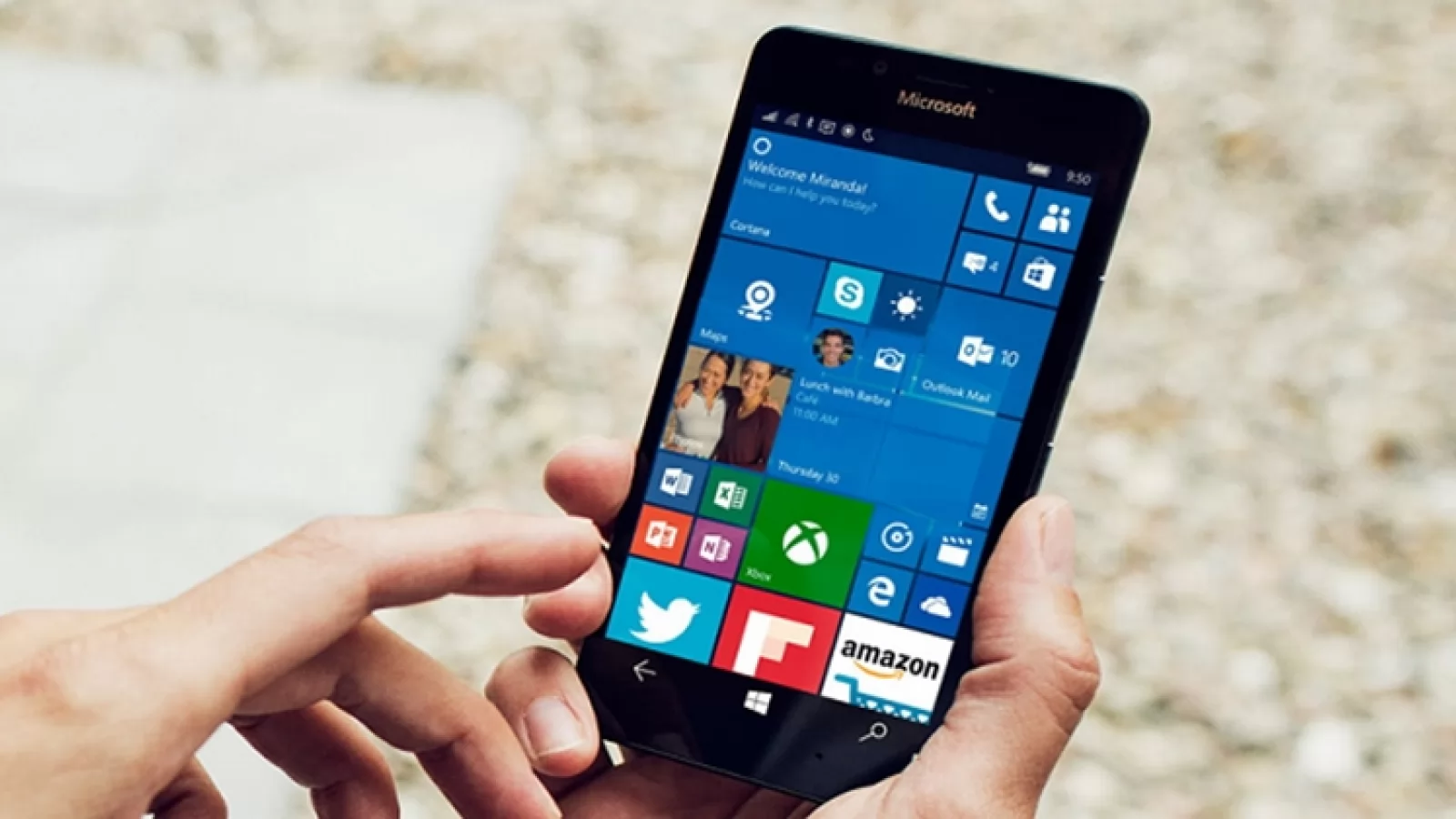 Un fost director Microsoft ştie cine e vinovatul pentru eşecul lui Windows Phone: operatorii şi producătorii de telefoane