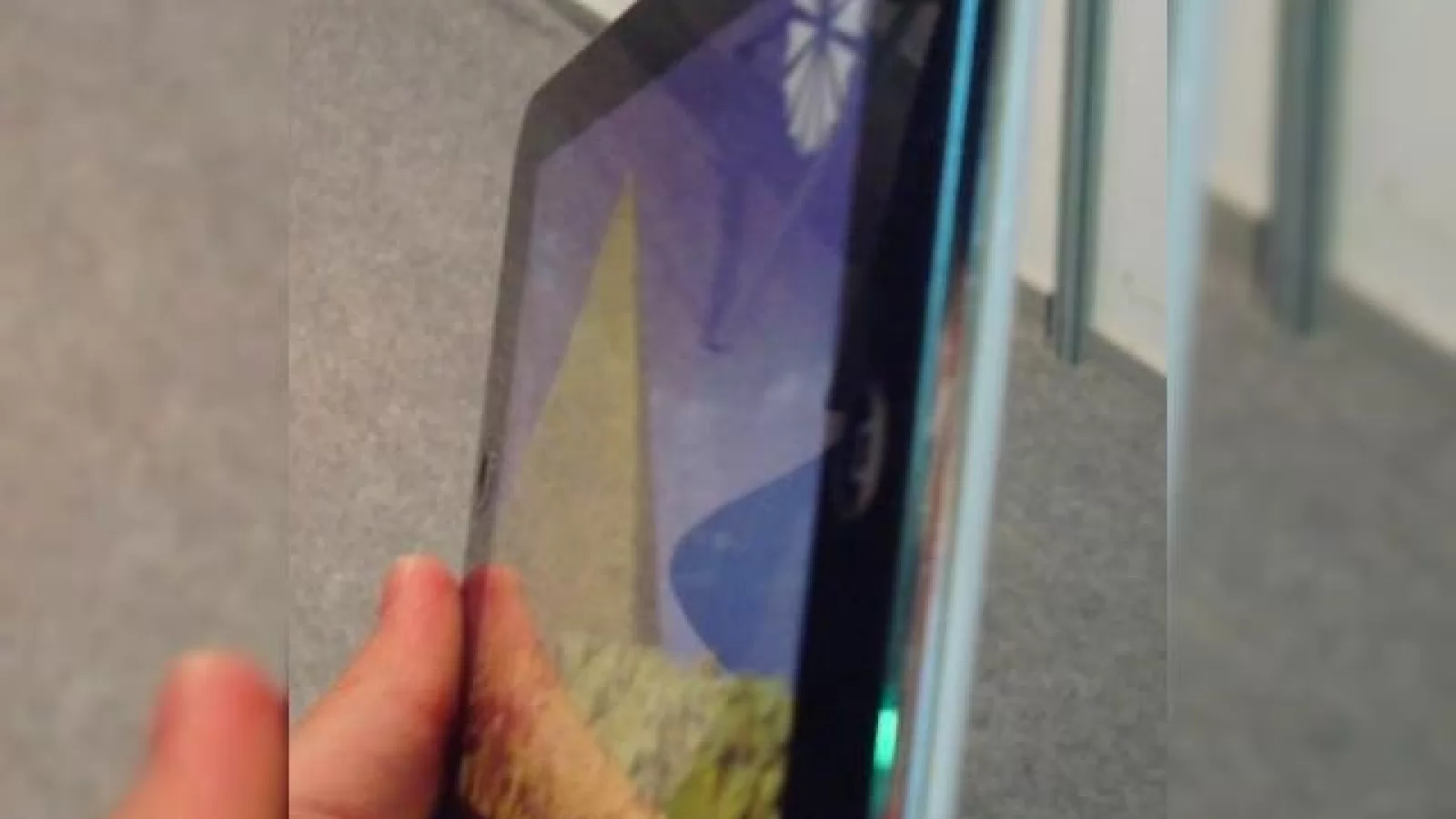 Inca o imagine cu tabletul Apple iPad, de data aceasta live?