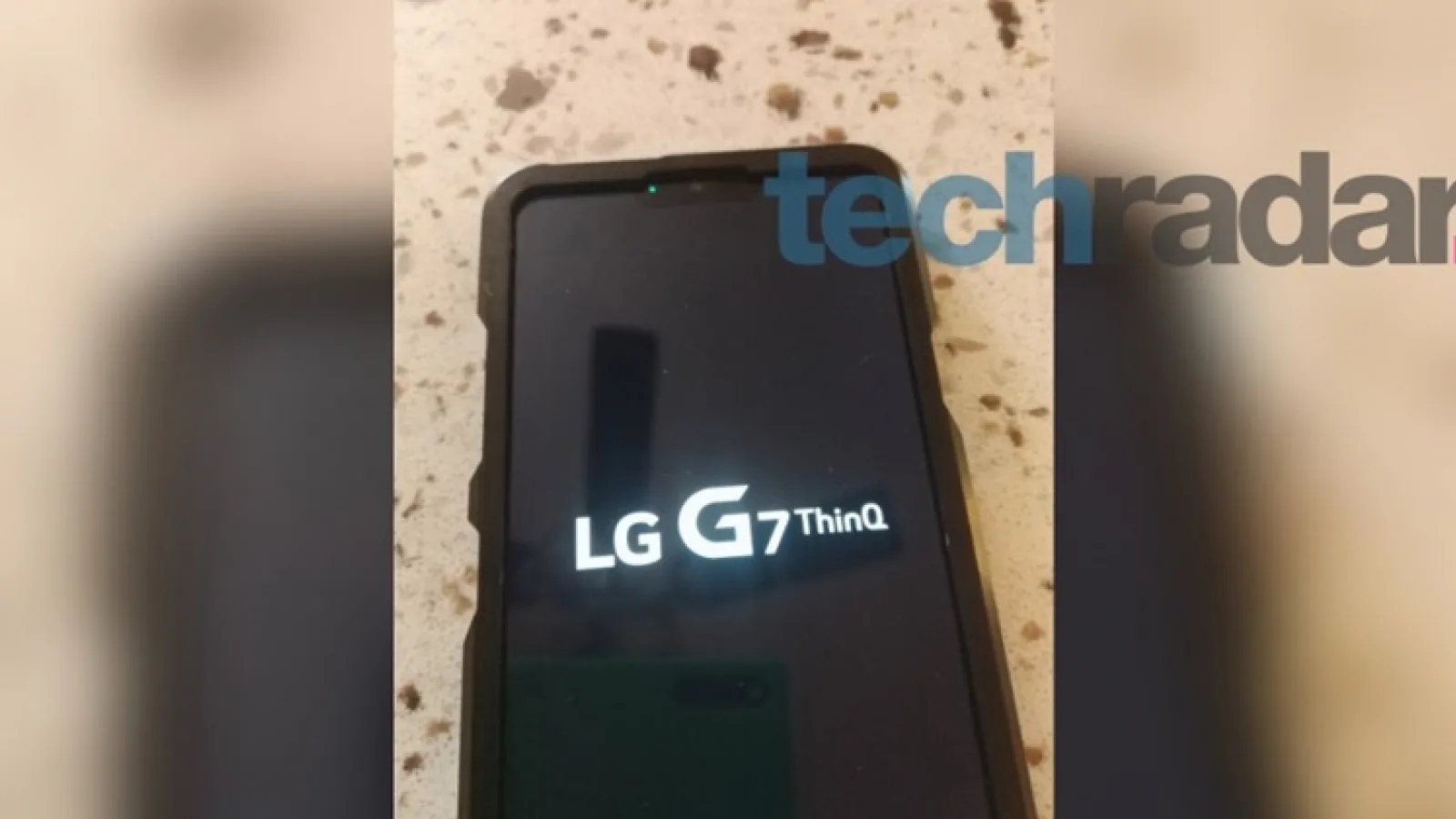LG G7 ThinQ apare în varianta prototip; Vedem o serie de fotografii reale cu device-ul