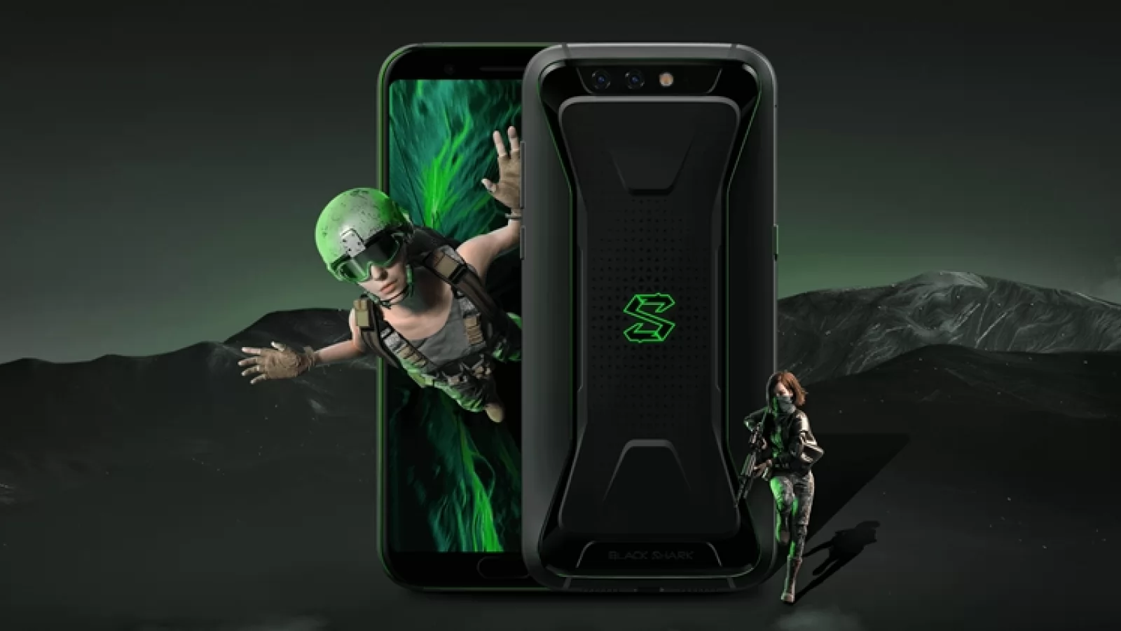 Xiaomi BlackShark devine oficial! Smartphone de gaming cu look deosebit și accesoriu gamepad