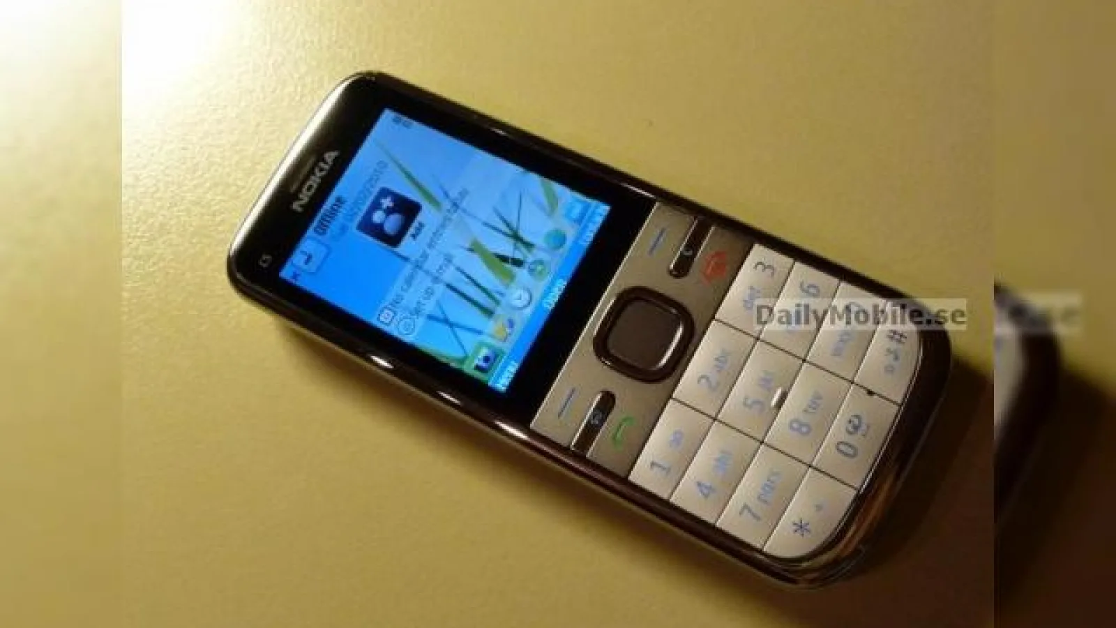 Nokia C5, primele imagini cu noul terminal Symbian S60 scapa pe web