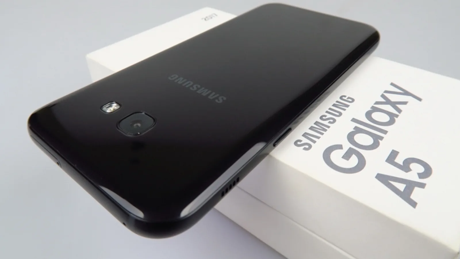 Samsung Galaxy A5 (2017) este actualizat la Android Oreo în aceste momente