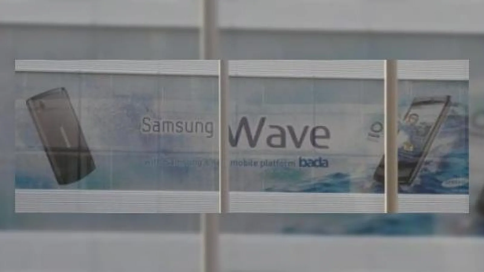 Samsung Wave, primul telefon cu Bada OS, dezvaluit de un panou publicitar