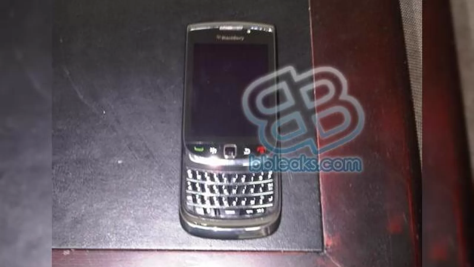 Primele imagini cu sliderul BlackBerry; sa fie acesta Storm 3?