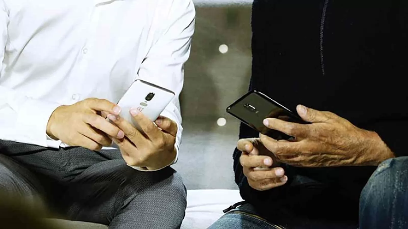 OnePlus 6 apare într-o nouă fotografie ce prezintă variantele pe alb și negru