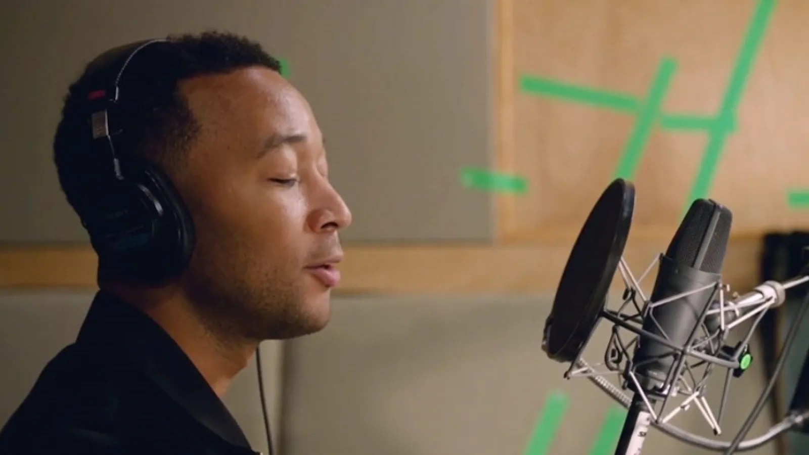 Google Assistant primeşte noi voci, precum cea a lui John Legend şi noi parteneri oficiali pe partea de comenzi mâncare