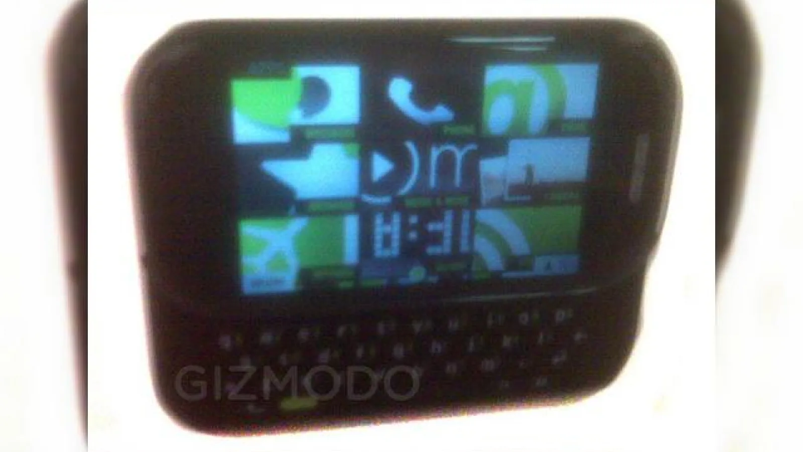 Primele imagini cu telefonul Project Pink Pure, produs de Microsoft