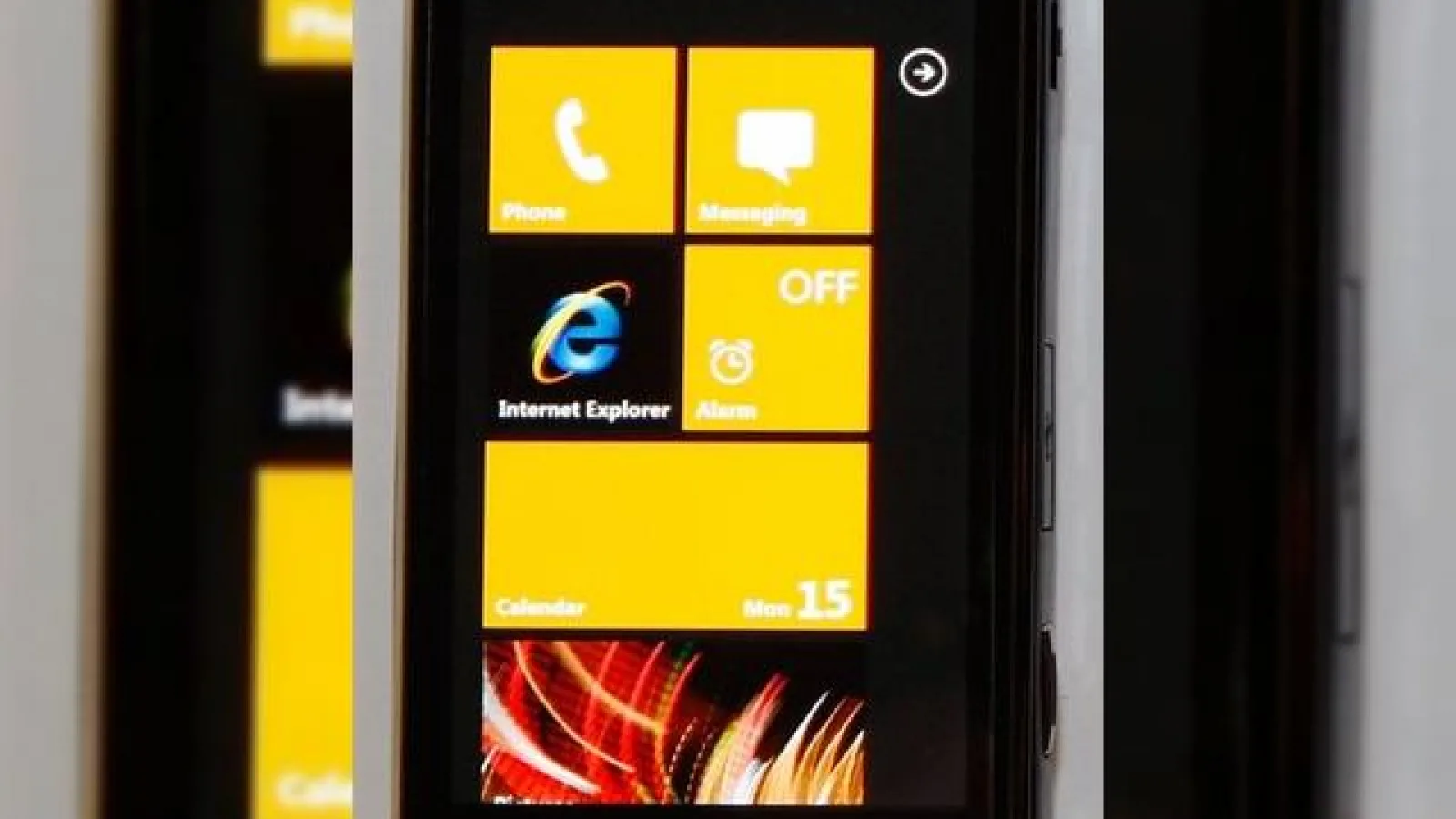 Microsoft prezinta primul telefon Samsung Windows Phone 7 Series