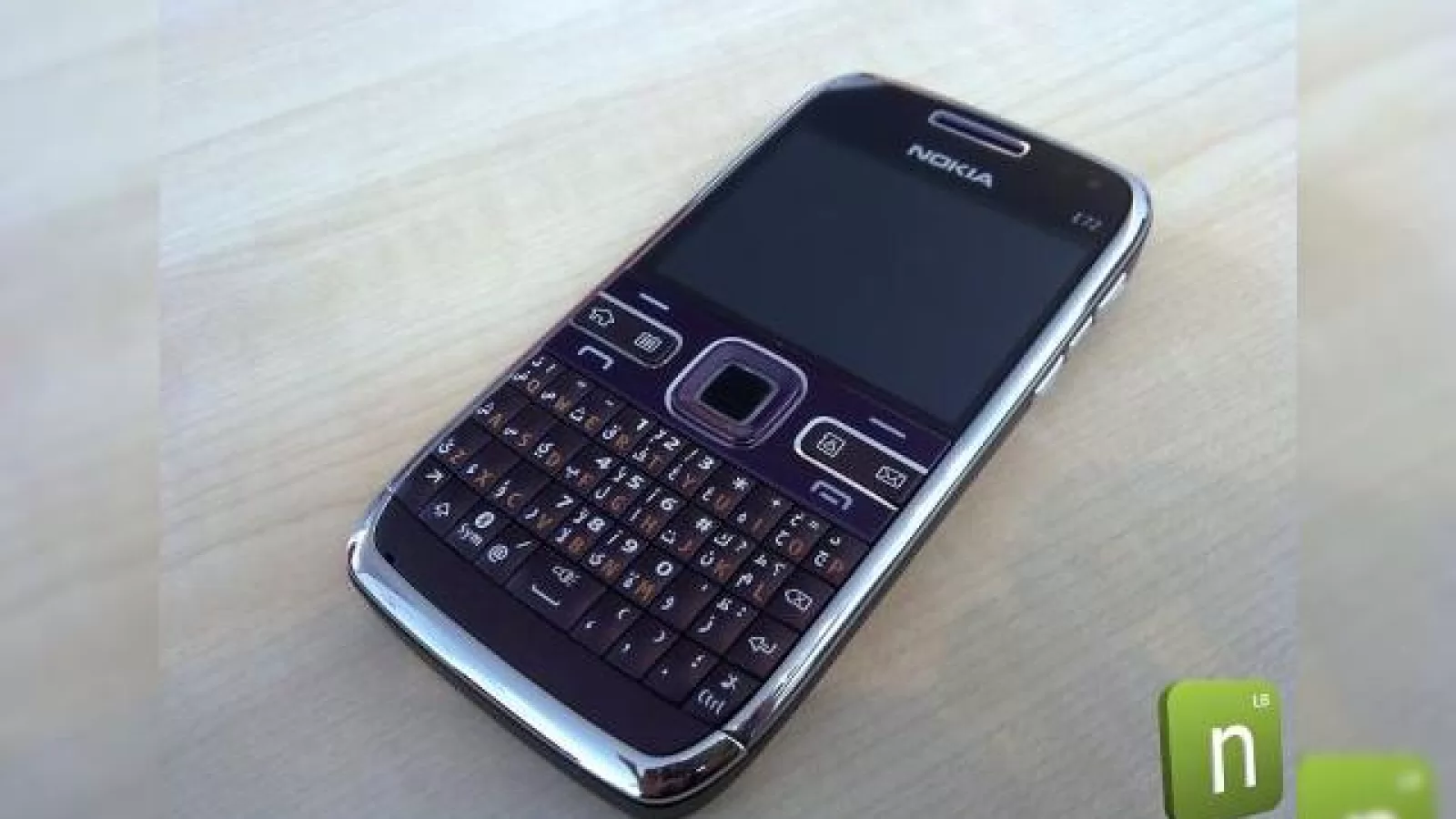 Nokia lanseaza o varianta mov a lui E72, pentru domnisoare