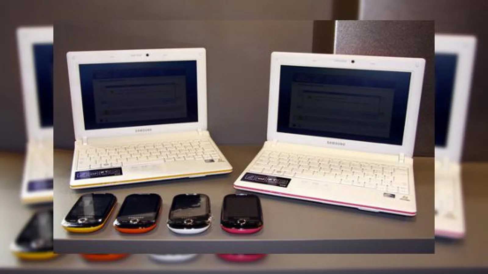 Corby devine netbook: Samsung N150 Corby, un laptop mai fancy (video)
