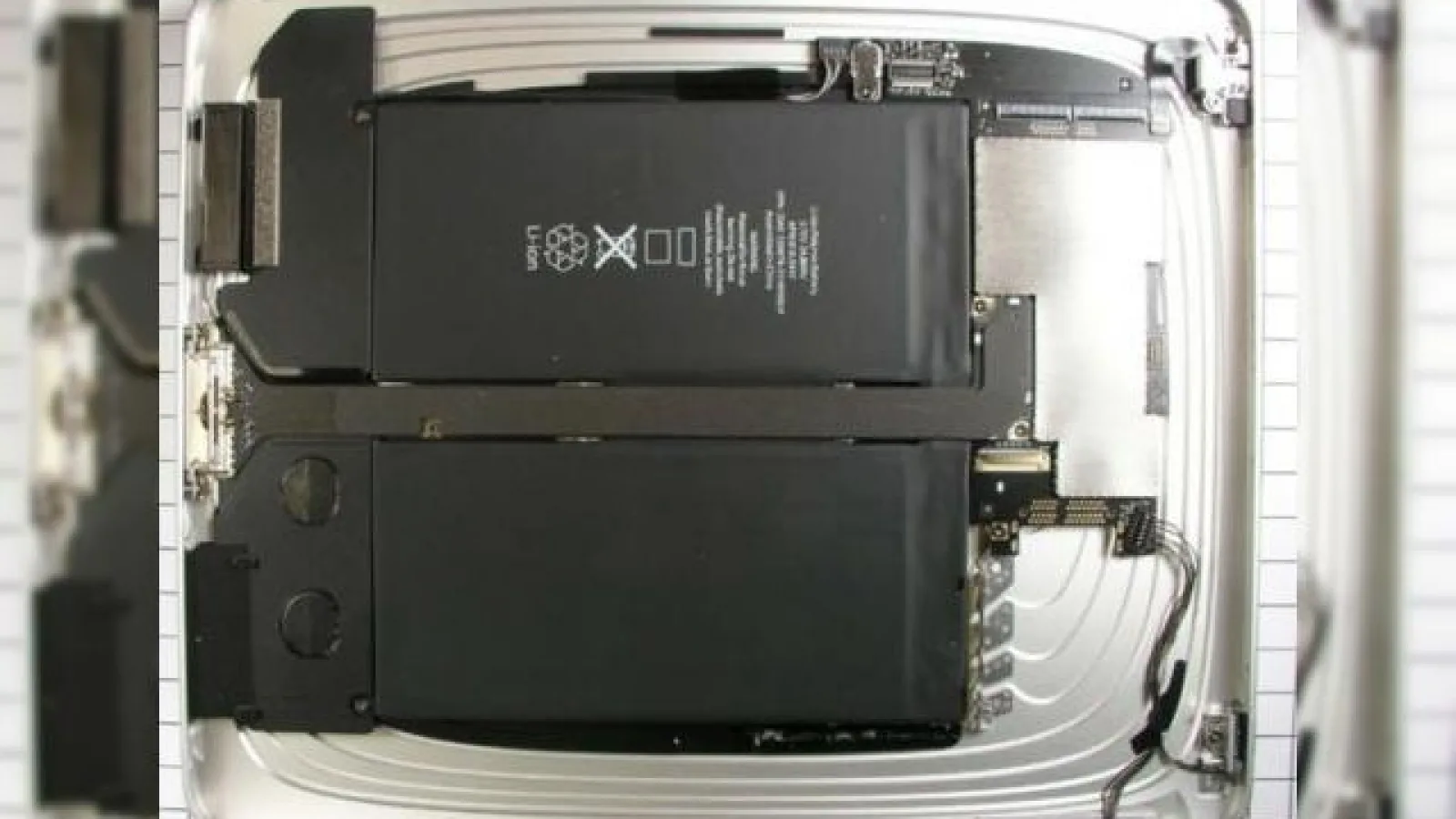 Apple iPad, disecat sub privirile curiosilor... distrus in fata fanilor (Video)