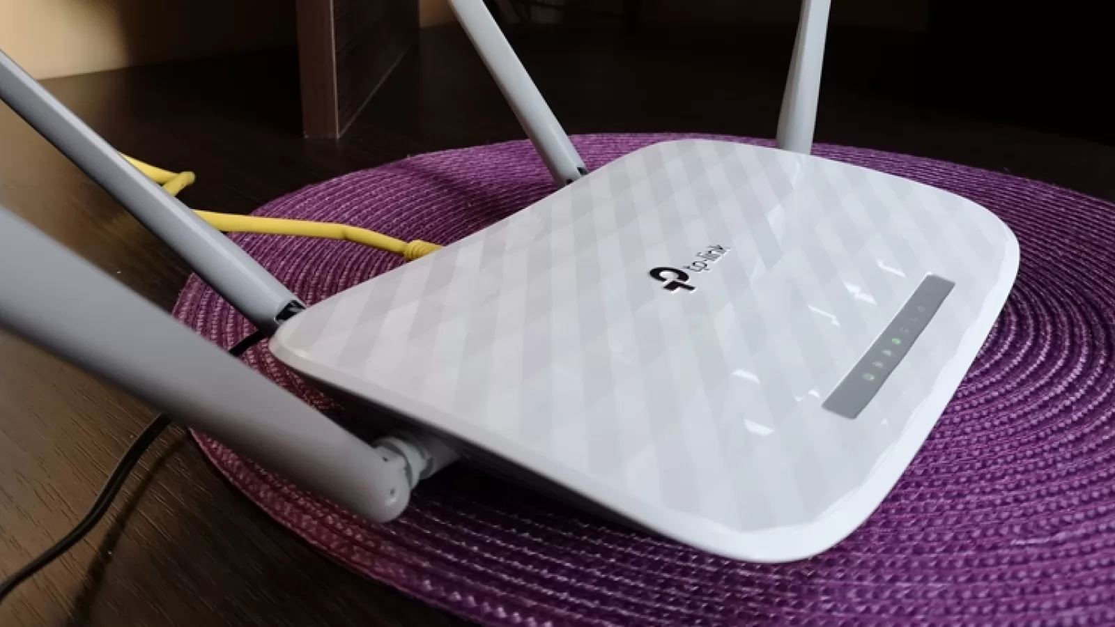 Prezentare TP-Link Archer C5 AC1200: Router gigabit dual-band cu preț accesibil și performanță pe măsură