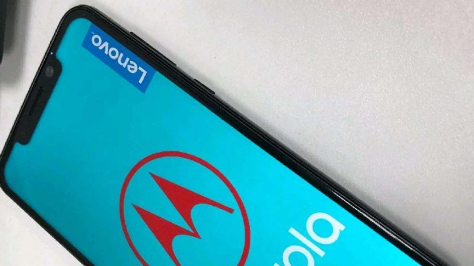 Motorola One Power apare în prima fotografie reală, cu tot cu breton la pachet