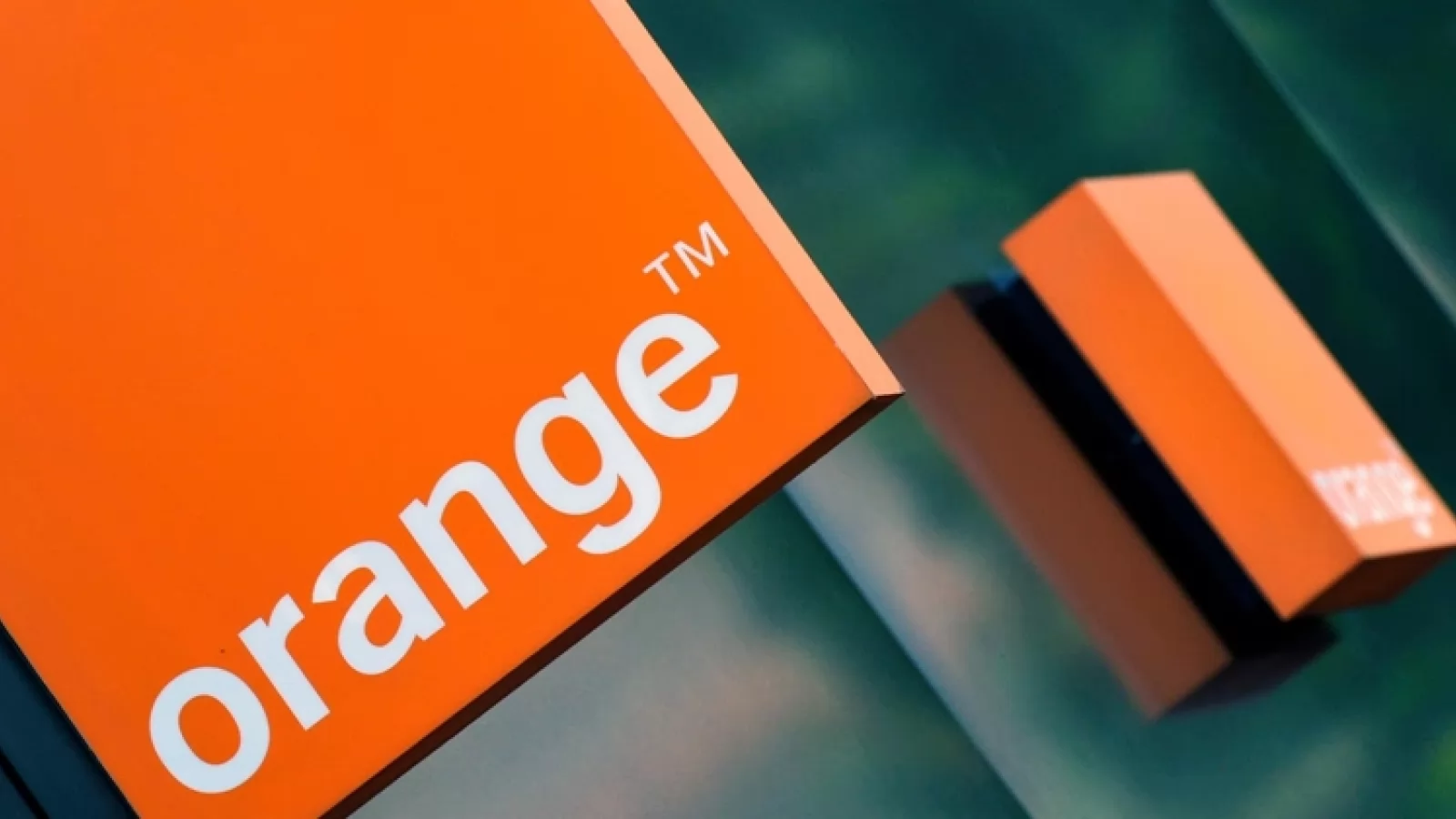 Orange România oferă extra Internet şi telefoane 4G la zero euro, prin lansarea noilor abonamente Orange Me