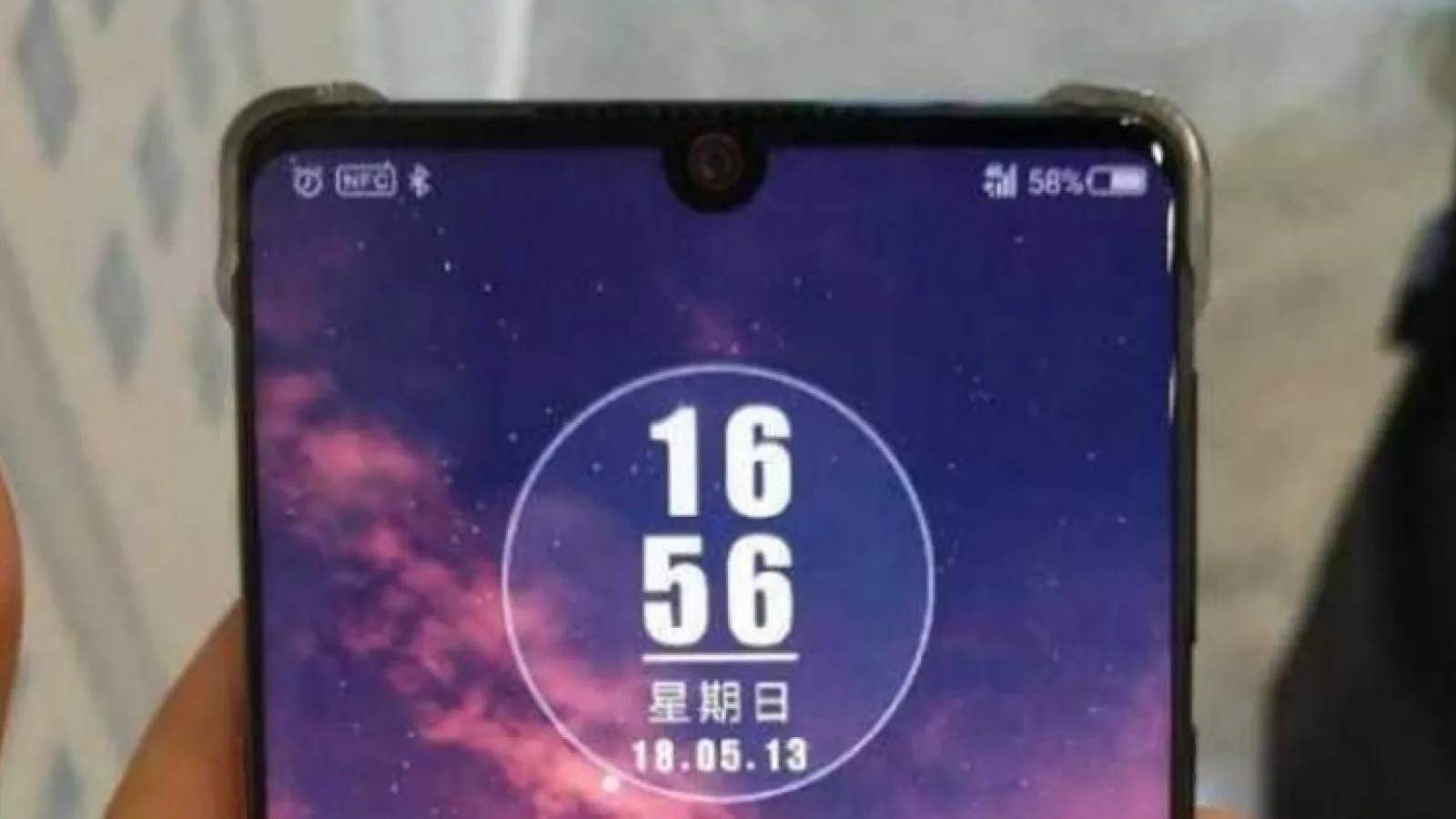 ZTE Nubia Z18 ni se prezintă în fotografii reale; Are decupaj pentru camera selfie și un display generos