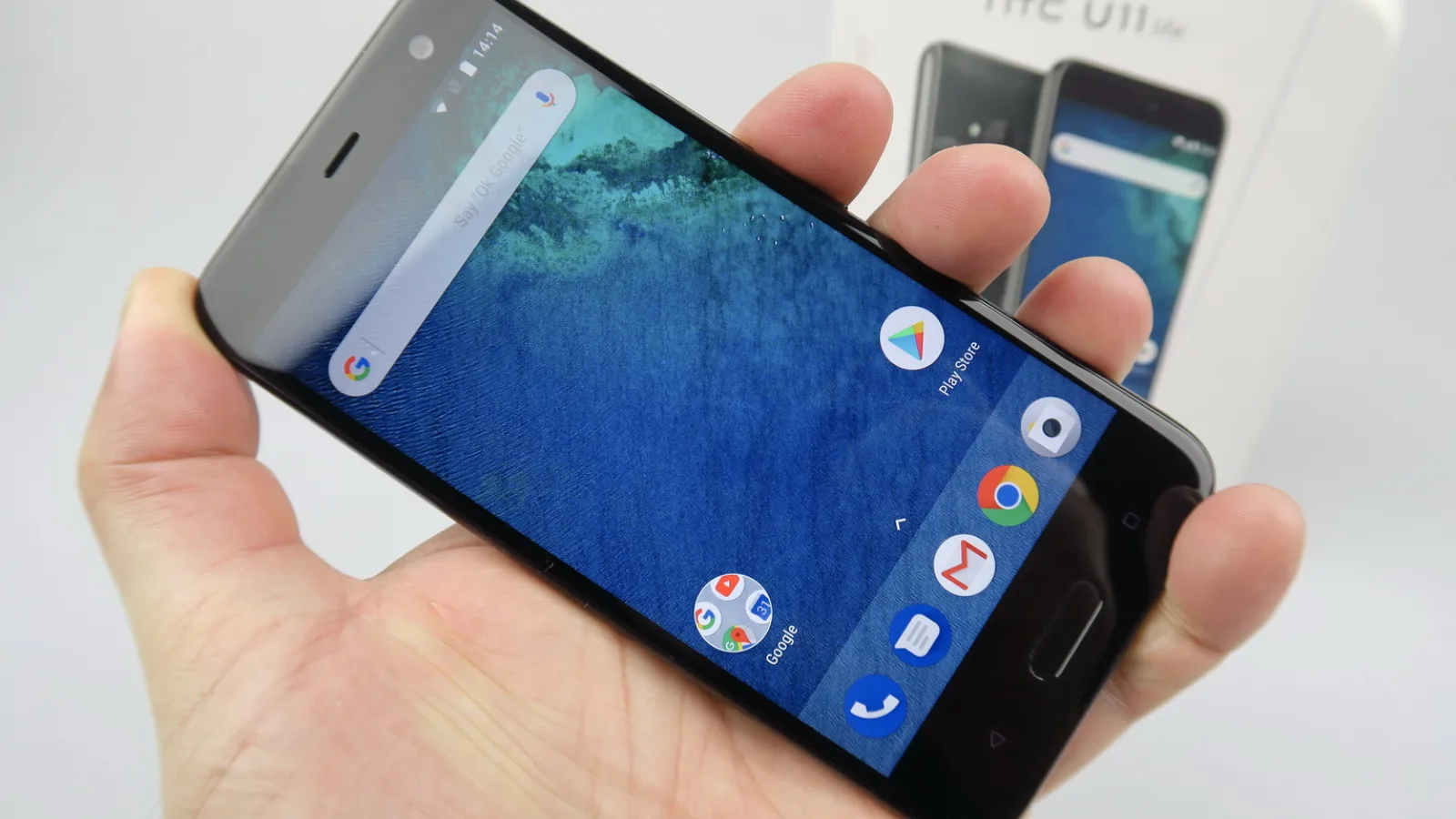 HTC U11 Life: Display bine calibrat, modest la contrast