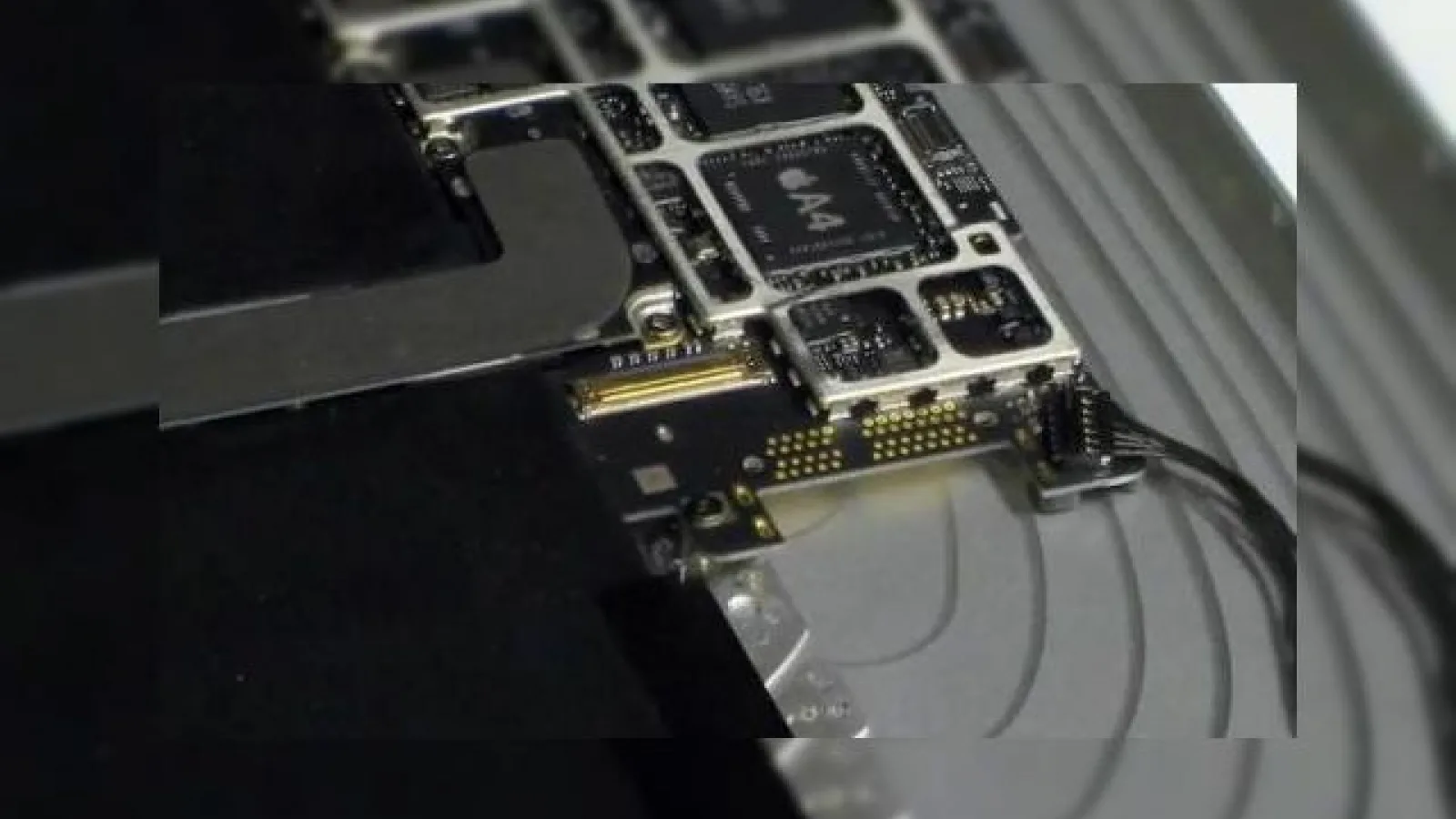Apple iPad, dezasamblat si reasamblat in mai putin de 4 minute (Video)