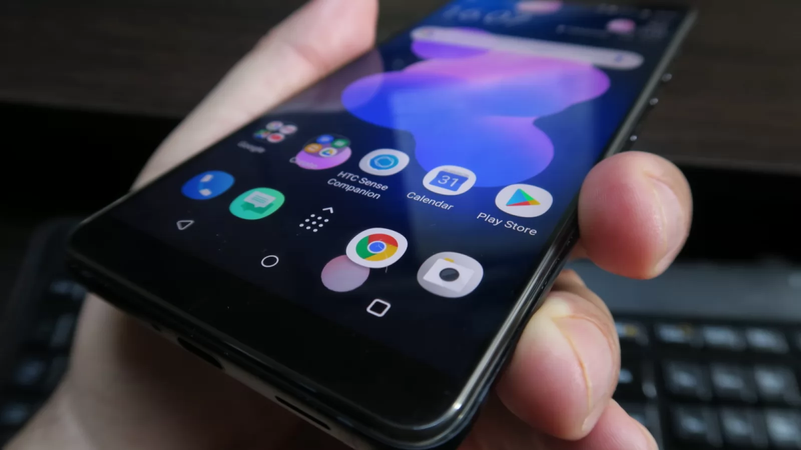 HTC U12+: Display slab iluminat, măcar are culori OK....